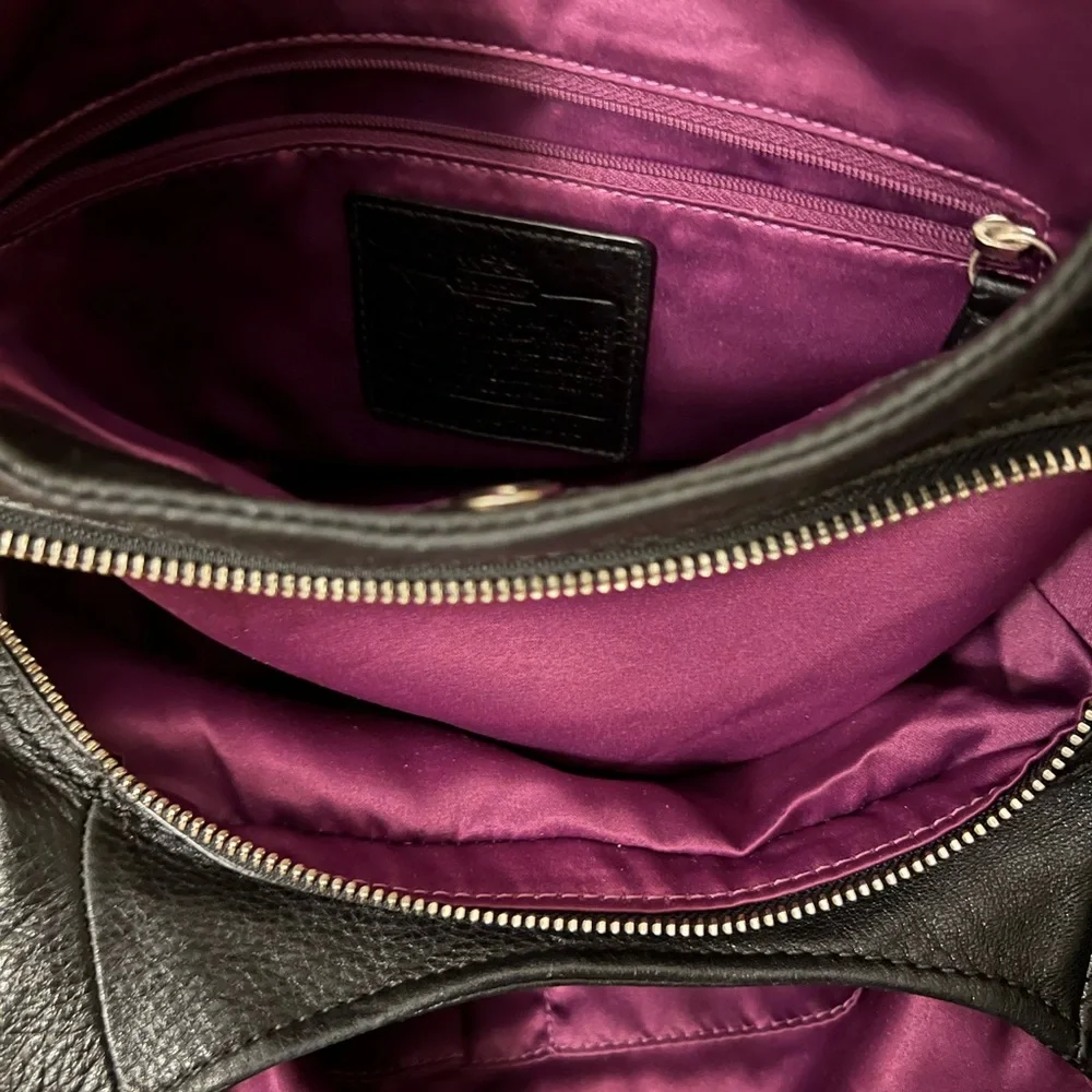 Coach Elegant Black Leather Shoulder Bag - Picture 9 of 10